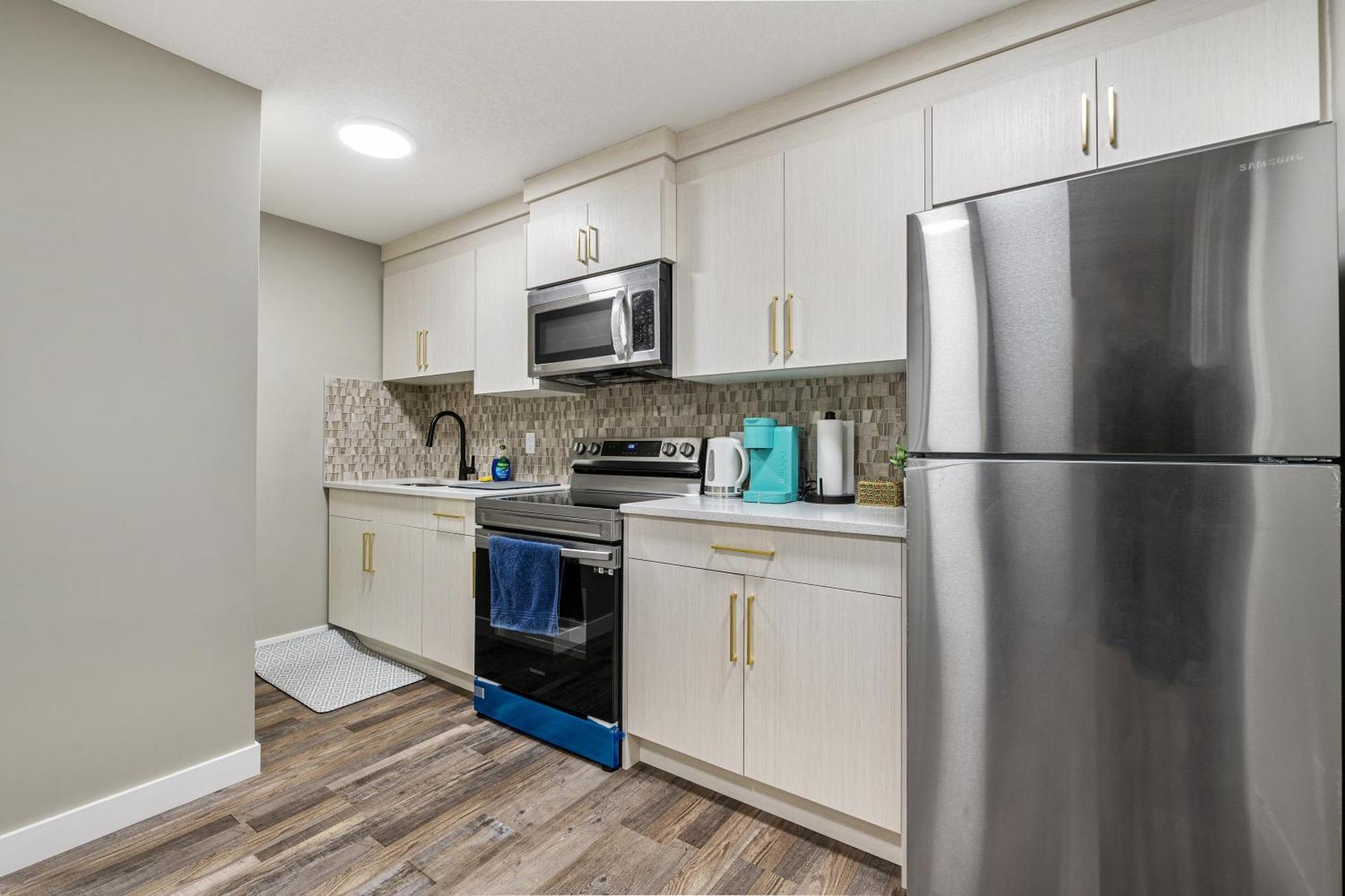 Modern 2 Bedroom Basement With Laundry * Calgary