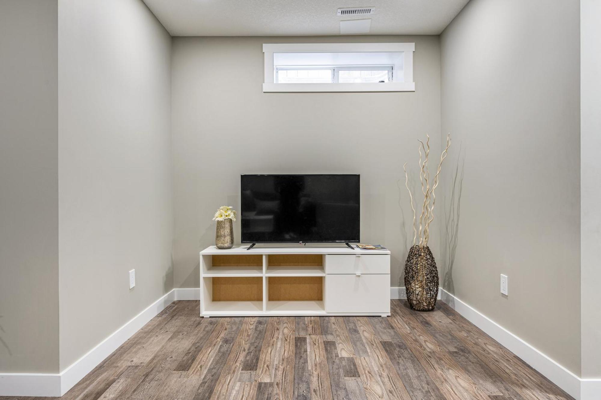 Modern 2 Bedroom Basement With Laundry