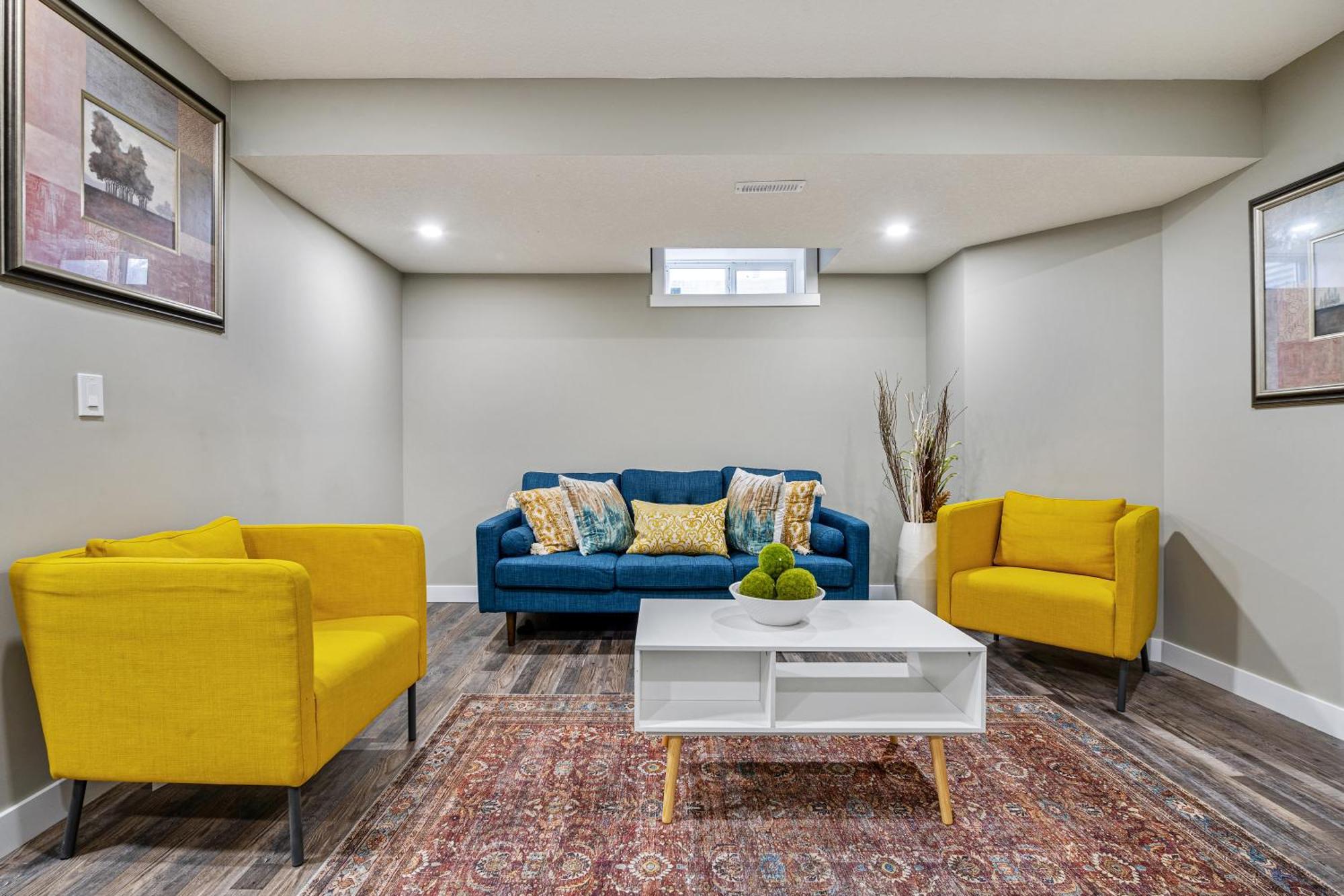 Modern 2 Bedroom Basement With Laundry Appartement